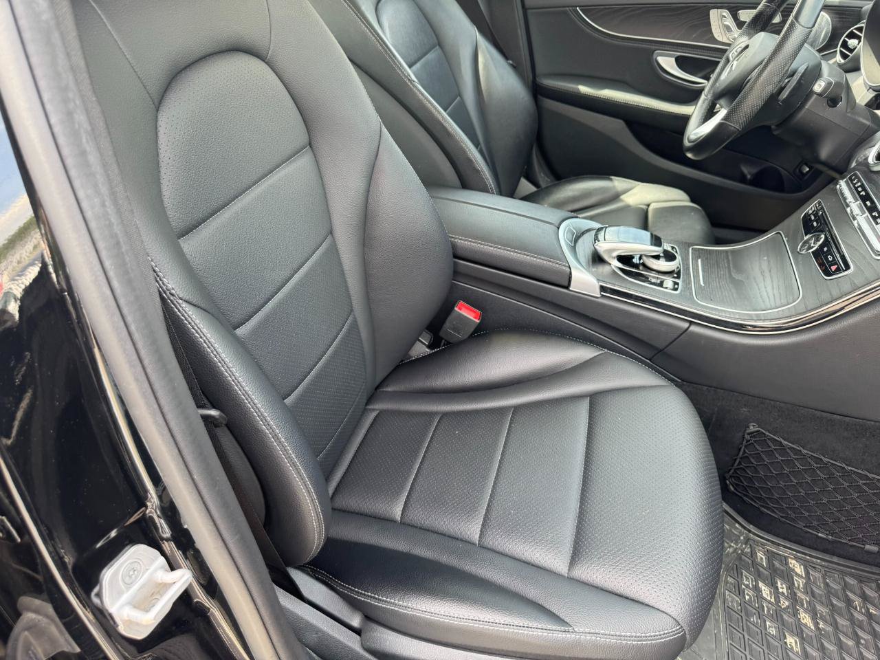 Used 2015 Mercedes-Benz C 300 4MATIC Sedan image 28