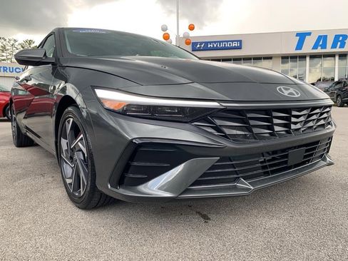 New 2025 Hyundai Elantra Limited image 38