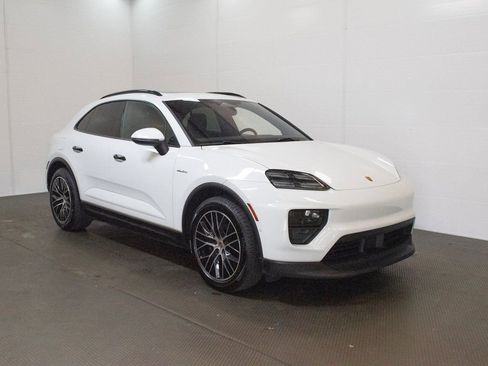 Certified 2025 Porsche Macan 4 Electric image 8