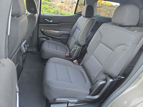 Used 2022 GMC Acadia SLE w/ Driver Convenience Package image 24