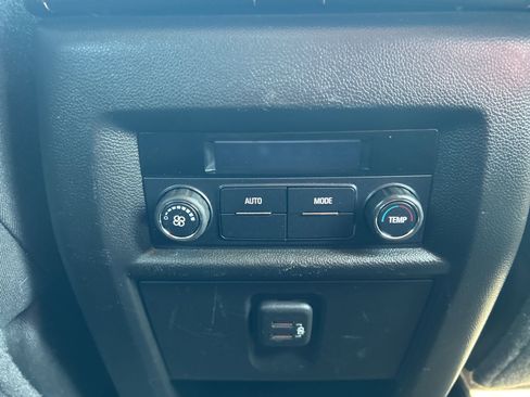 Used 2020 Chevrolet Traverse LT w/ Driver Confidence II Package image 12