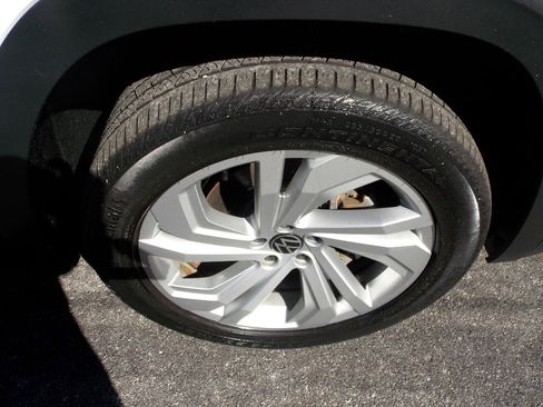 Used 2021 Volkswagen Atlas SE w/ Panoramic Sunroof Package image 18