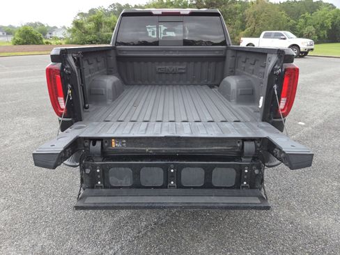 Used 2021 GMC Sierra 1500 SLT w/ SLT Premium Plus Package AWD/4WD image 23