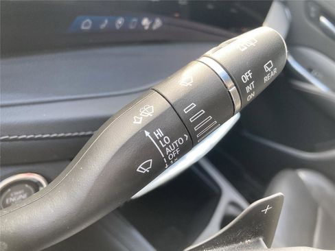 Used 2024 Cadillac XT4 Premium Luxury image 22