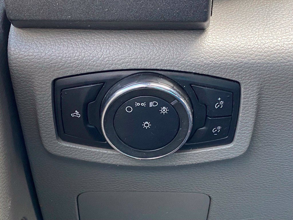 Used 2017 Ford F350 XL w/ Camper Package RWD image 21