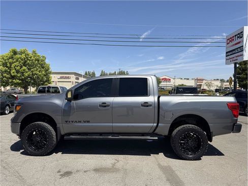 Used 2018 Nissan Titan SV w/ SV Convenience Package AWD/4WD image 15