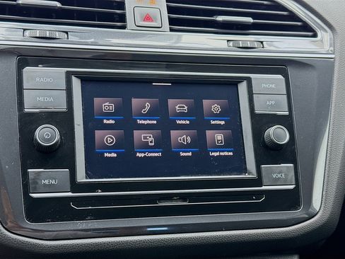 Used 2021 Volkswagen Tiguan S image 9