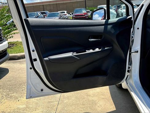 Used 2025 Nissan Versa SV w/ Trunk Package FWD image 16