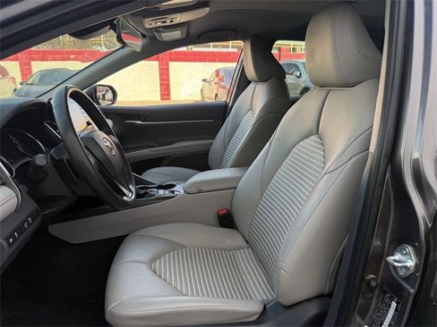 Used 2023 Toyota Camry SE image 25