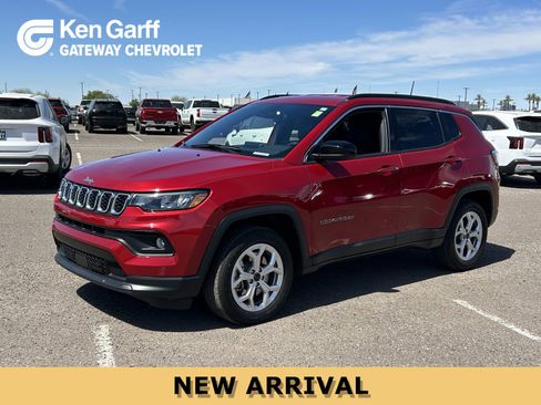 Used 2025 Jeep Compass Latitude image 1