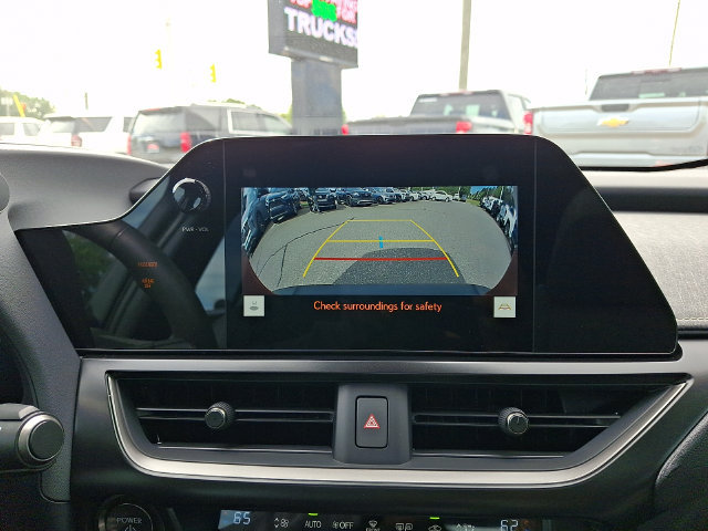 Used 2025 Lexus UX 300h FWD w/ Accessory Package (Z2) image 18