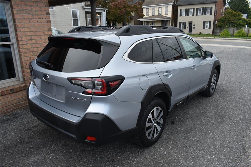 Used 2024 Subaru Outback Premium AWD/4WD image 4