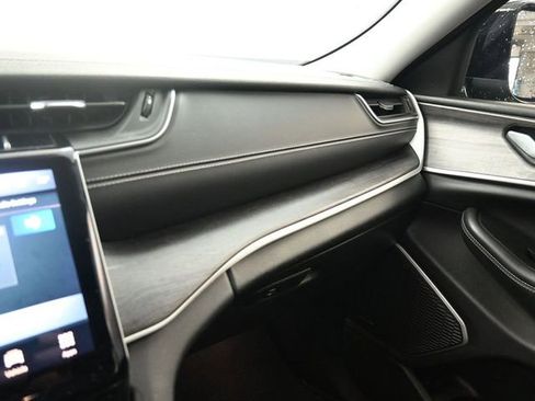 Used 2023 Jeep Grand Cherokee Limited w/ Black Appearance Package image 33