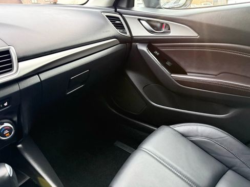 Used 2018 MAZDA MAZDA3 Touring image 23
