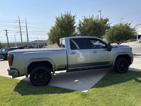 Used 2024 GMC Sierra 2500 AT4 w/ AT4 Premium Plus Package AWD/4WD image 7