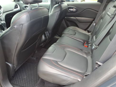 Used 2016 Jeep Cherokee Trailhawk w/ Leather Interior Group AWD/4WD image 25