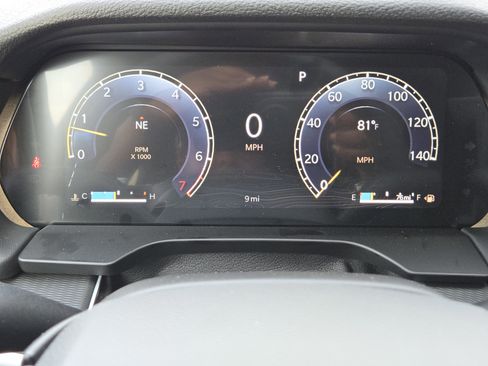 New 2025 Jeep Grand Cherokee Altitude image 11