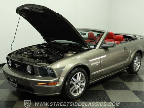 Used 2005 Ford Mustang Cobra RWD image 30