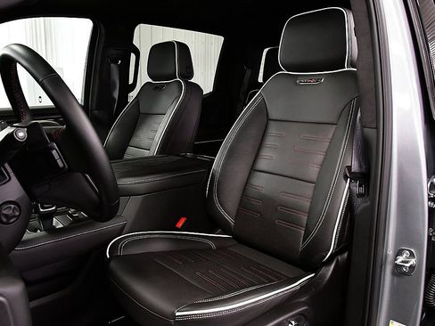 Used 2025 GMC Sierra 1500 AT4X image 31