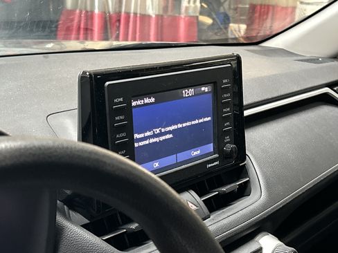 Used 2020 Toyota RAV4 XLE AWD/4WD image 6