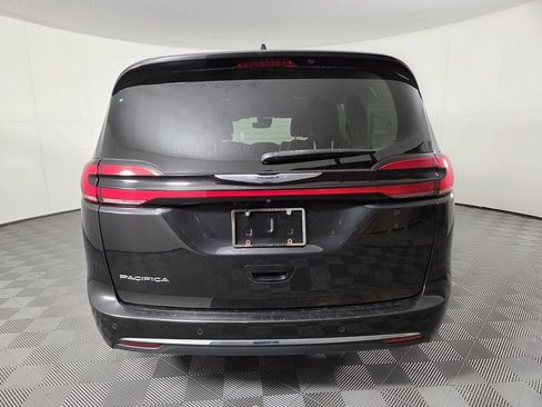 Used 2023 Chrysler Pacifica Touring-L FWD image 6
