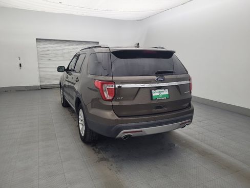 Used 2016 Ford Explorer XLT image 6