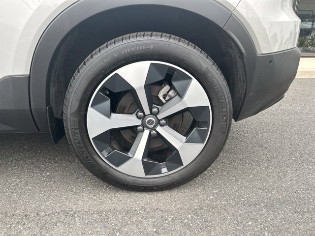 Certified 2025 Volvo XC40 B5 Plus AWD/4WD image 9