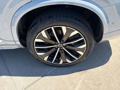 Used 2025 Volvo XC90 B6 Plus AWD/4WD image 14