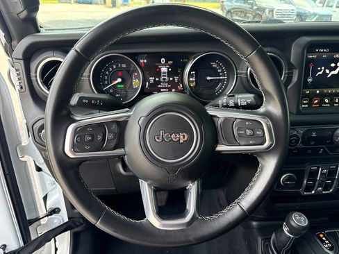 Used 2022 Jeep Wrangler 4WD Unlimited Sahara 4xe image 20