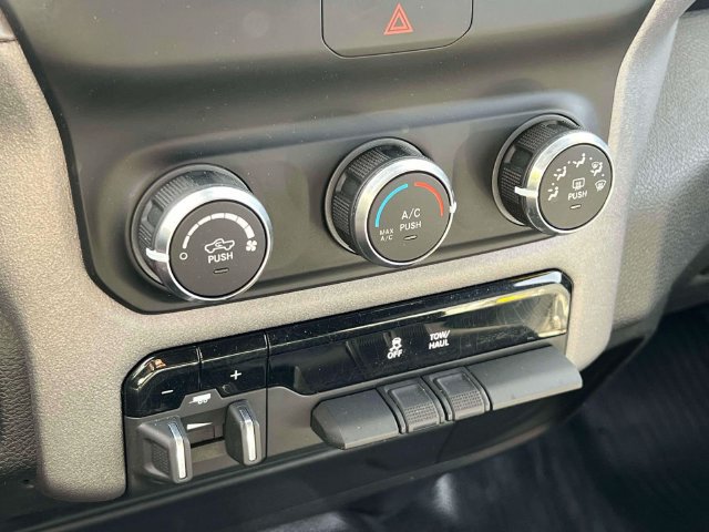 Used 2022 RAM 2500 Tradesman w/ Chrome Appearance Group AWD/4WD image 13