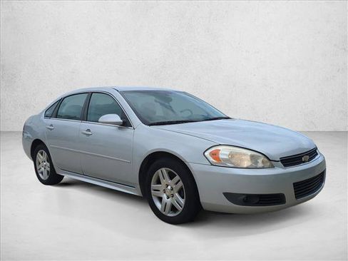 Used 2011 Chevrolet Impala LT FWD image 3