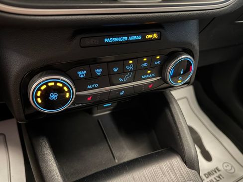 Used 2022 Ford Escape SE w/ Cold Weather Package AWD/4WD image 15