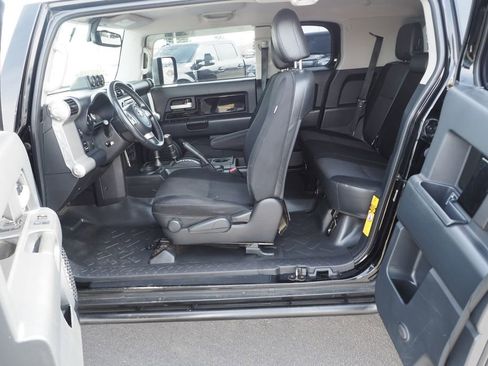 Used 2014 Toyota FJ Cruiser 4WD w/ Upgrade Package image 17