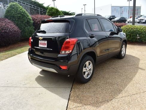 Used 2022 Chevrolet Trax LT w/ LT Convenience Package AWD/4WD image 10