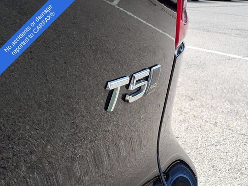 Used 2022 Volvo XC40 T5 Momentum AWD/4WD image 11