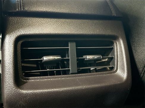 Used 2018 Ford Edge SE image 26