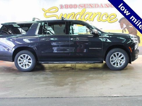 New 2025 Chevrolet Suburban Premier image 1