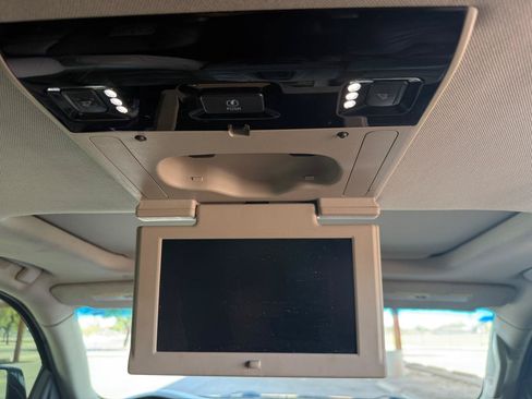 Used 2019 Cadillac Escalade ESV Luxury RWD image 15