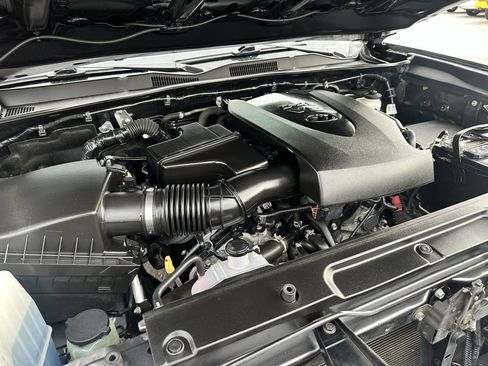 Used 2019 Toyota Tacoma SR image 31