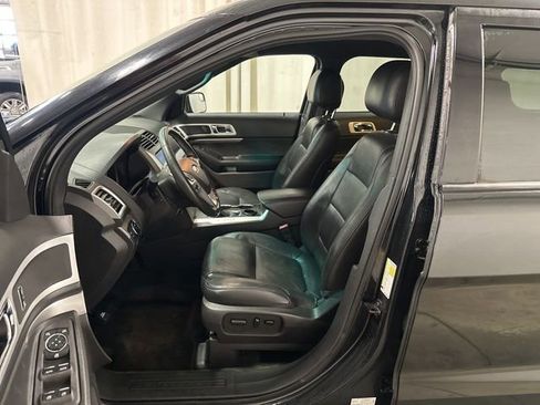Used 2014 Ford Explorer XLT w/ Equipment Group 202A image 6