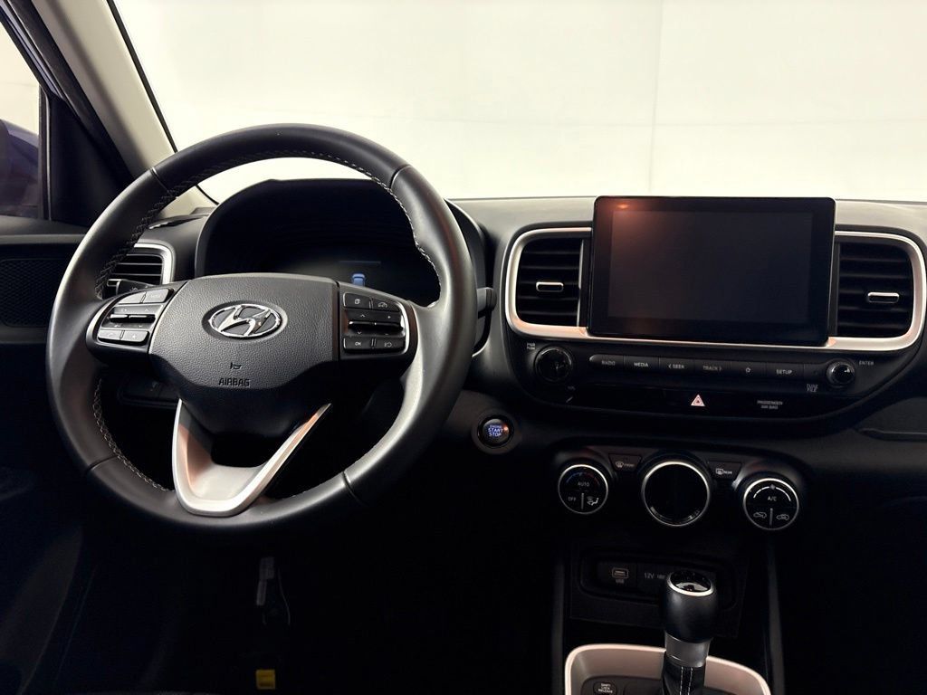 Used 2024 Hyundai Venue SEL FWD image 22