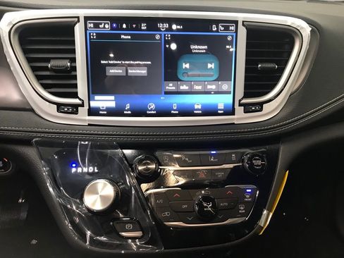 New 2026 Chrysler Pacifica Select image 22