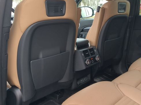Used 2025 Land Rover Discovery Dynamic SE AWD/4WD image 19