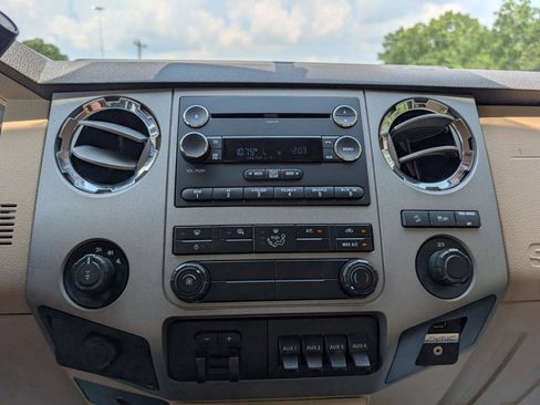 Used 2016 Ford F250 XLT w/ XLT Premium Package AWD/4WD image 16