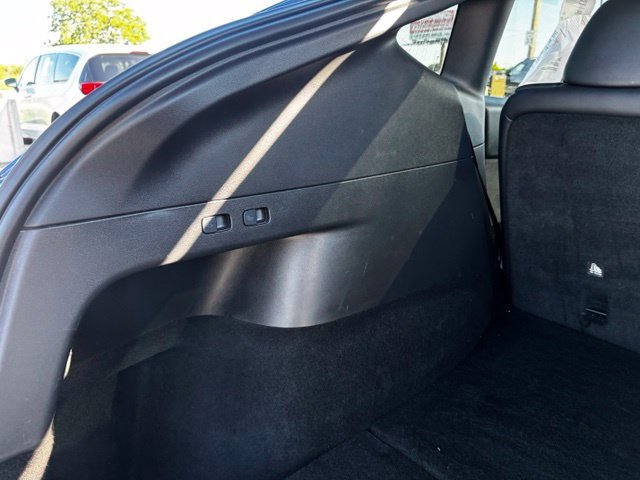 Used 2021 Tesla Model Y Long Range AWD/4WD image 36