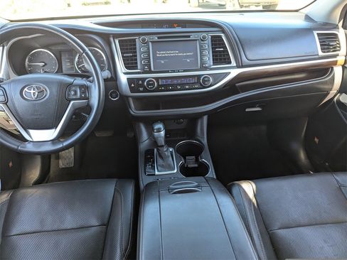 Used 2016 Toyota Highlander Limited image 19