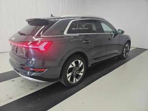 Used 2022 Audi e-tron Premium Plus w/ Premium Plus Package AWD/4WD image 4