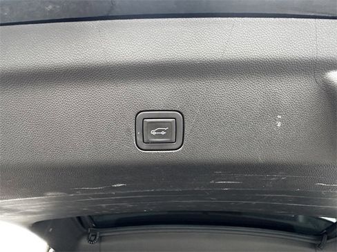 Used 2023 Cadillac Escalade Premium Luxury image 46