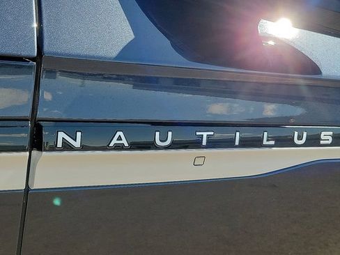 Used 2024 Lincoln Nautilus Reserve w/ Equipment Group 202A AWD/4WD image 9