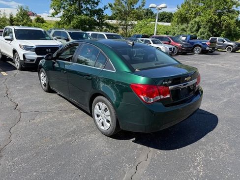 Used 2015 Chevrolet Cruze LT FWD image 2